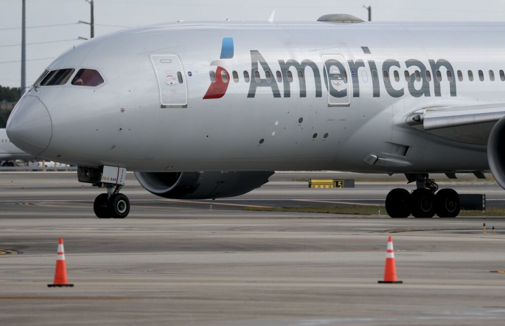 American Airlines Joins Rivals in Integrating Apple AirTags to Track Lost Bags