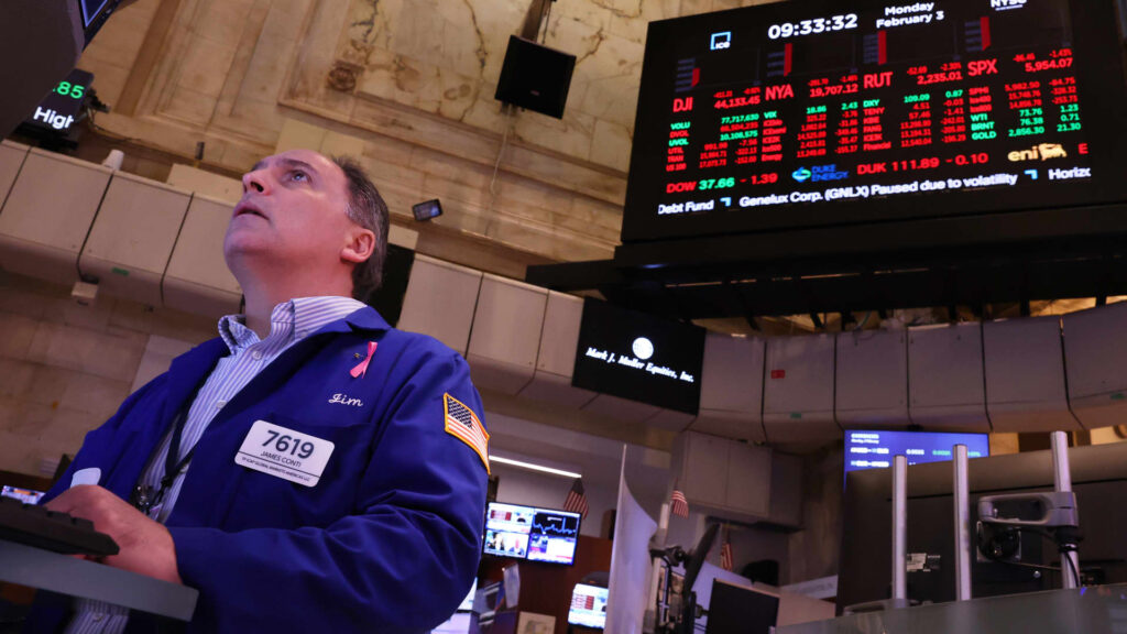 Stocks bounce back after sell-off on Trump's tariffs, tech pressured