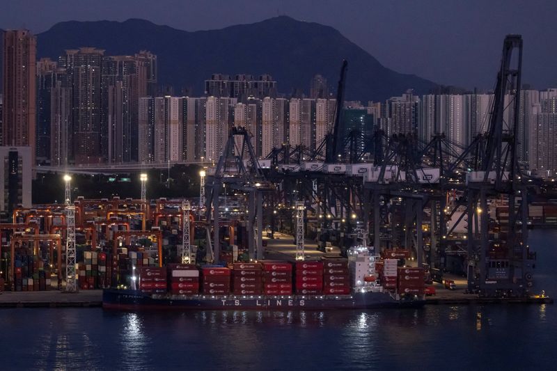 China to impose extra tariffs of 10%-15% on various US farm products