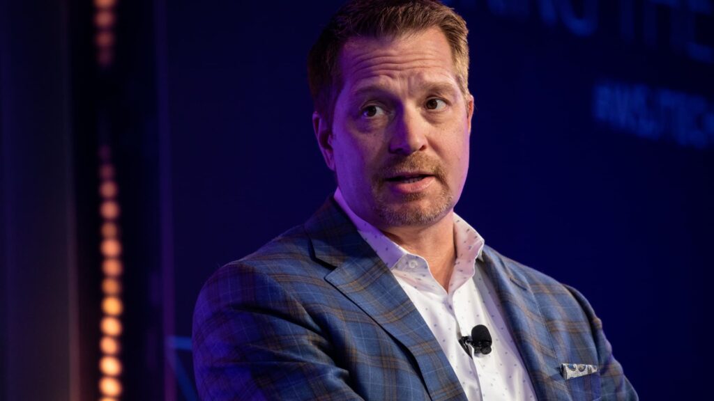 CrowdStrike slumps 9% on weak earnings outlook, outage costs