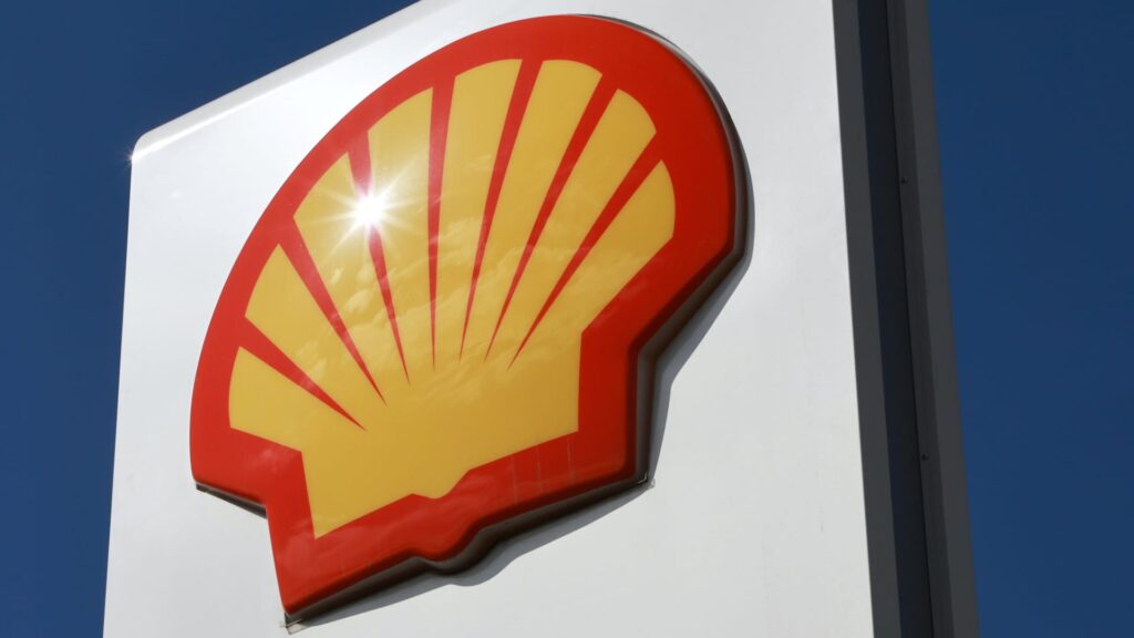 Oil major Shell vows to boost shareholder returns, doubles down on LNG push