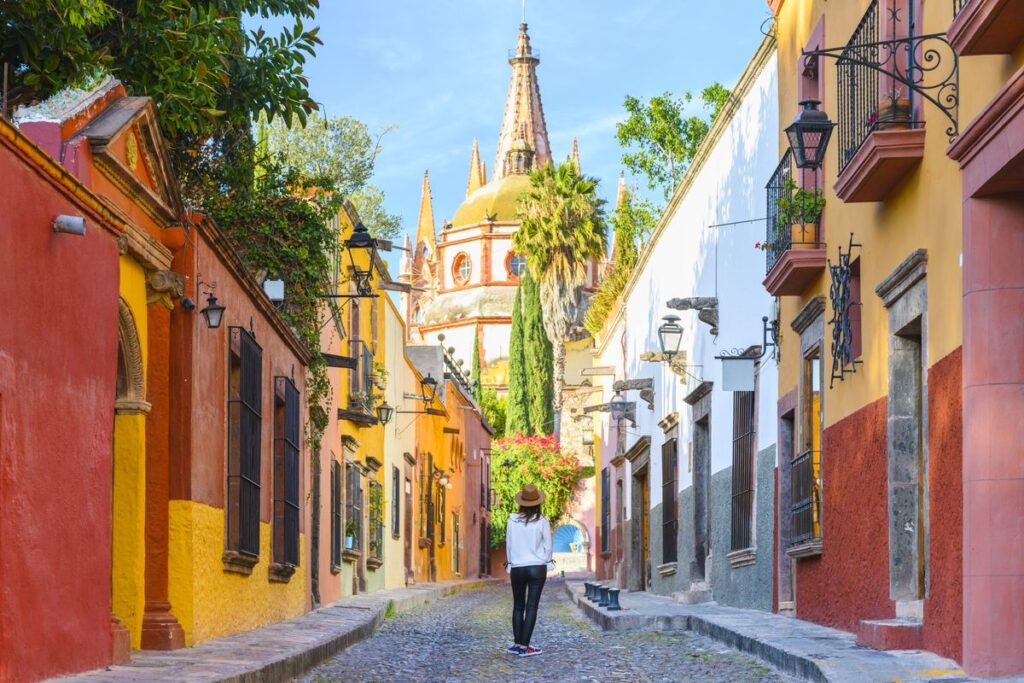 Retire in Mexico: Get a Lower Cost of Living Near the US