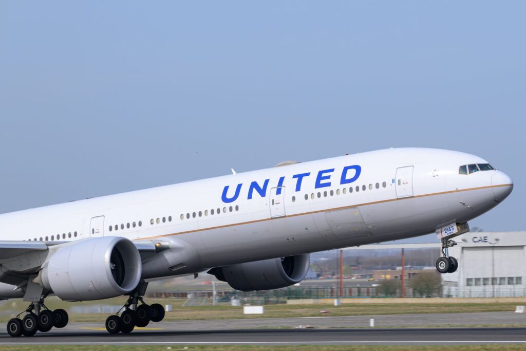 Airlines, Cruise Stocks Soar on 90-Day Tariff Pause