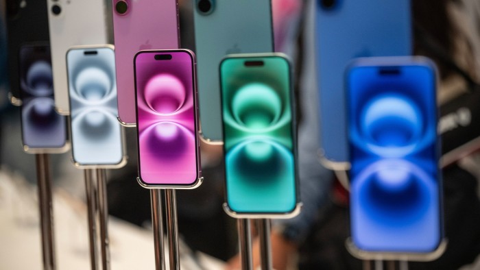iPhones on display at Apple’s Fifth Avenue store in New York