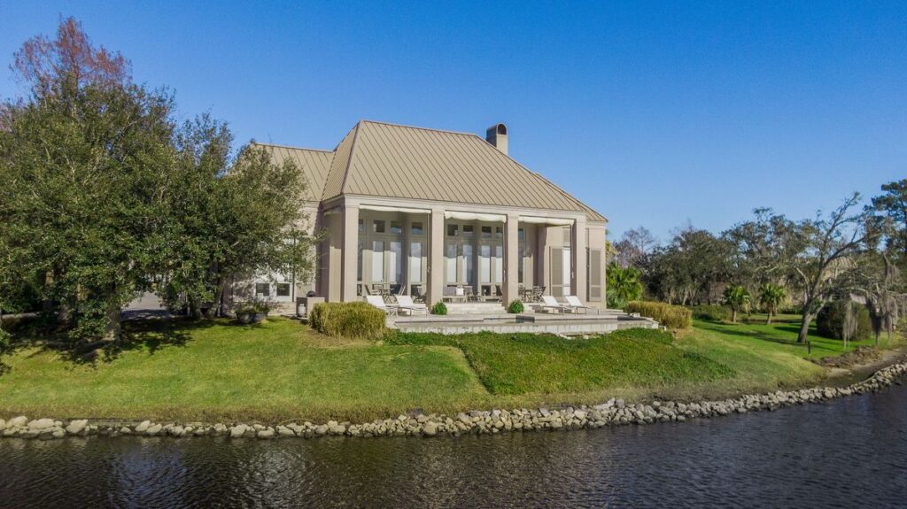 6 Luxury Waterfront Homes for Sale Around the US