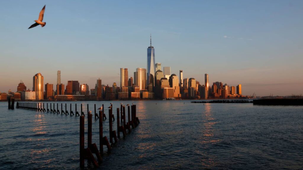 Helicopter crashes in Hudson River off of Manhattan, police say