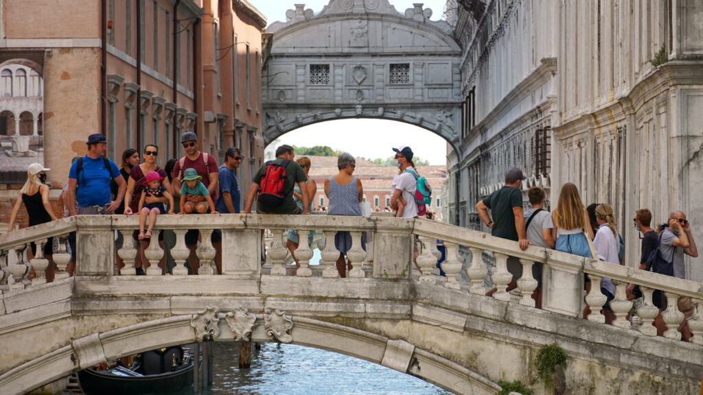 International tourists to U.S. fall, but Americans keep going abroad