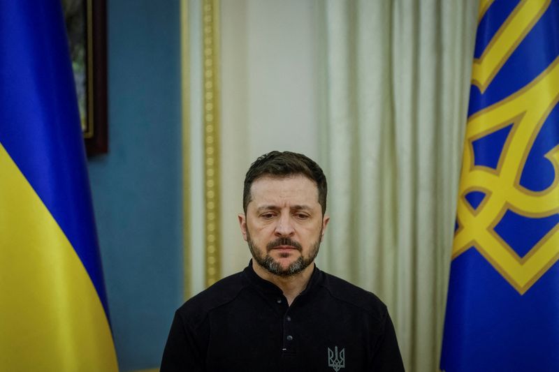 Kyiv and Moscow accuse each other of breaking Easter ceasefire, no extension seen