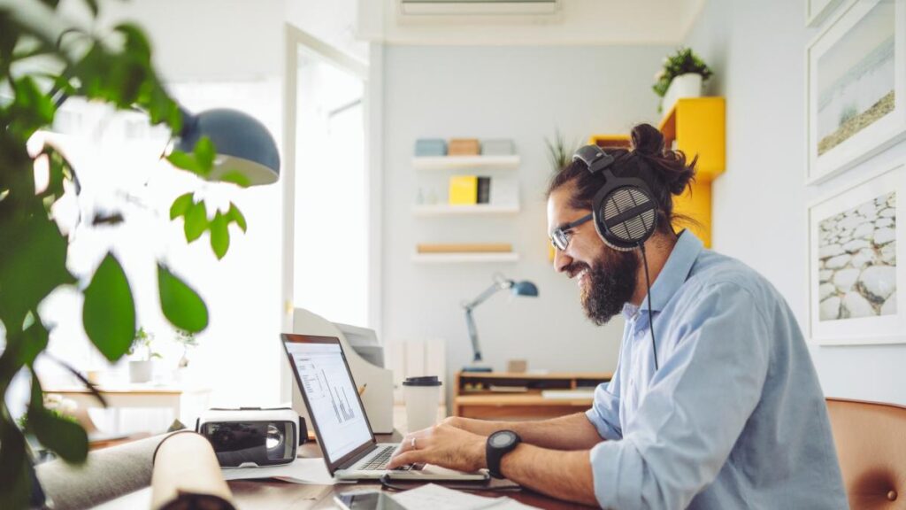 Quitting Your Job To Focus on Your Side Gig? 7 Things To Know First