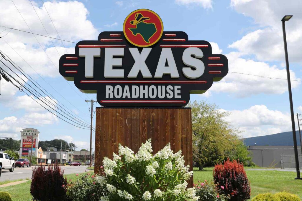 Texas Roadhouse Tops Comparable Sales Estimates Despite Rising Uncertainty