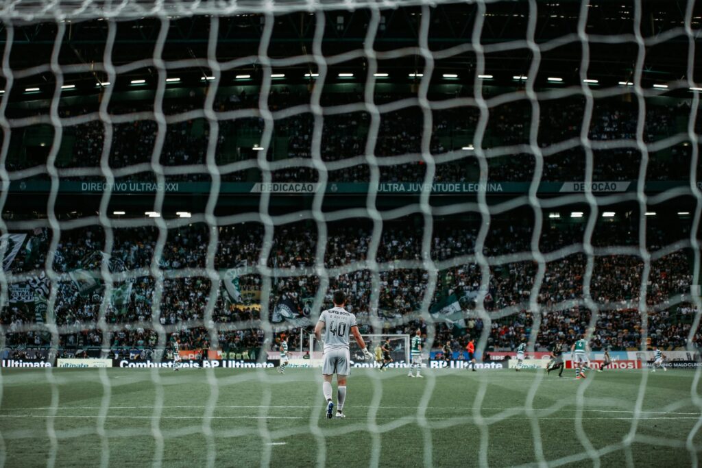 What It Takes to Be an Elite Goalkeeper: Reflexes, Strength, and Strategy – Tactical Deep Dive