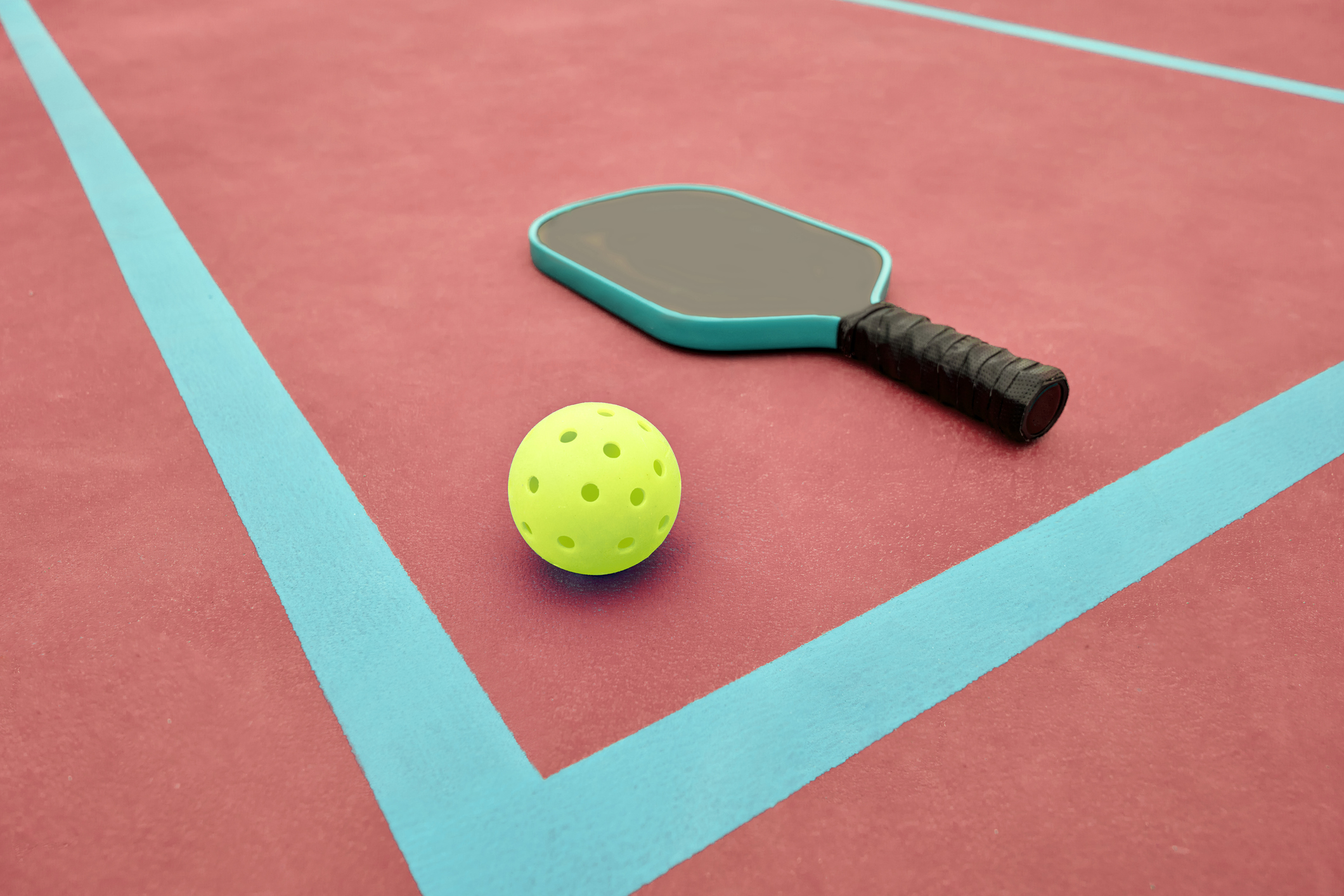 image of a pickleball court with ball and paddle
