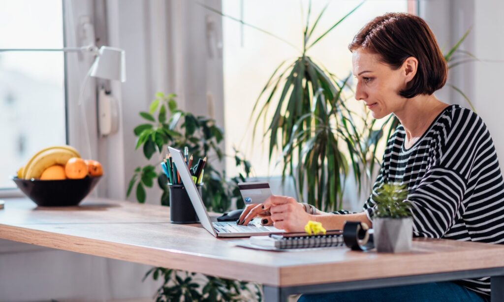 Compare Zoho Books and QuickBooks: Features, Pros, Cons