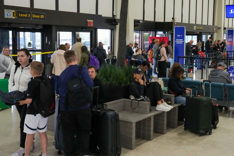 Newark's airport chaos frustrates carriers, worries travelers 