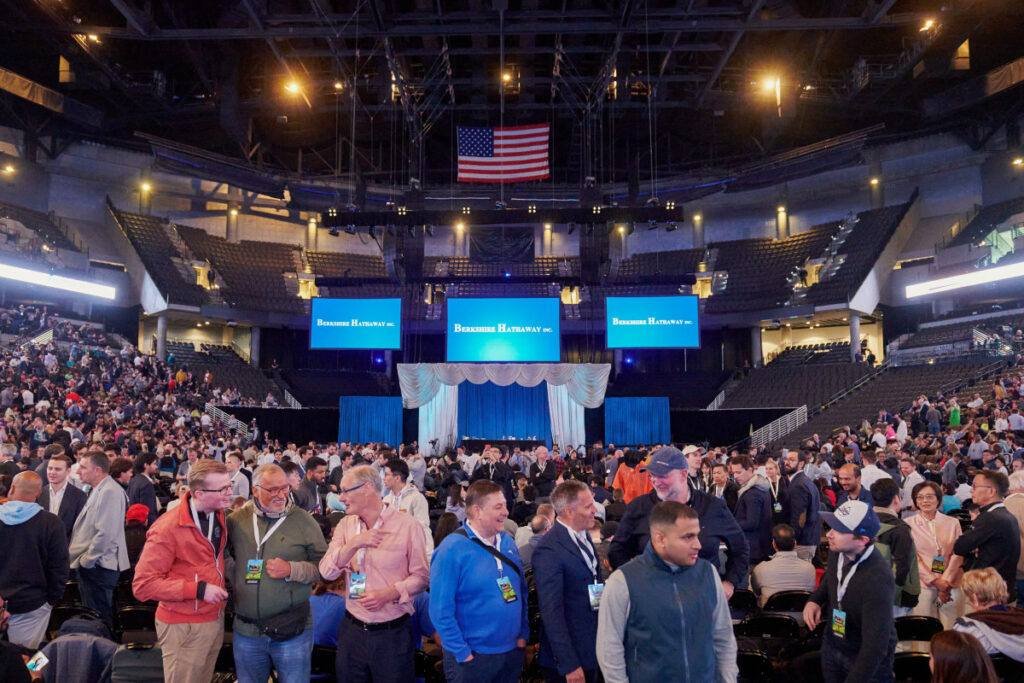 Warren Buffett plans to step down as Berkshire CEO