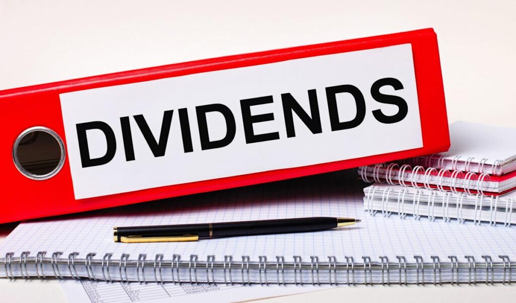 1 Dividend Stock to Buy Yielding Over 7%