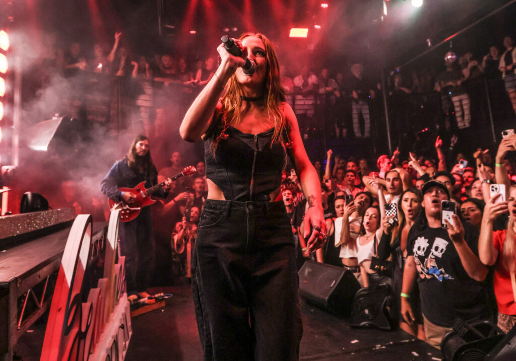 Las Vegas Strip casino extends pop superstar’s sold-out residency