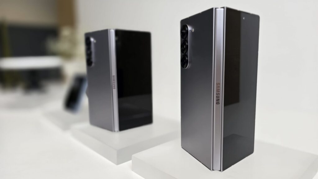 Samsung aims to catch up Chinese rivals for thin foldable phones