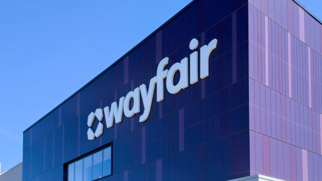 Struggling online retailer makes surprising change