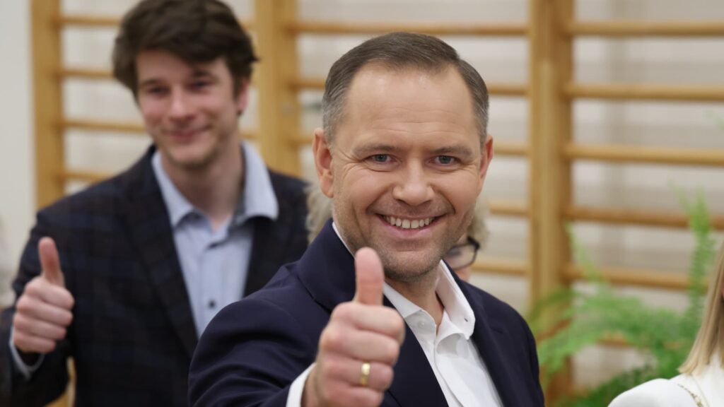 Trump-backed nationalist clinches Poland's presidency