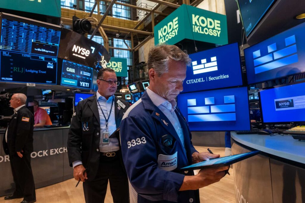 Stocks Hover Near Unchanged After Trump Extends Deadline on Tariffs as Trade Uncertainty Persists