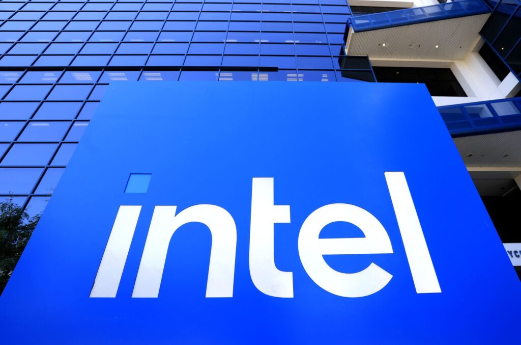 Intel’s Sales Top Estimates, But Chipmaker Posts a Loss Amid Turnaround Efforts