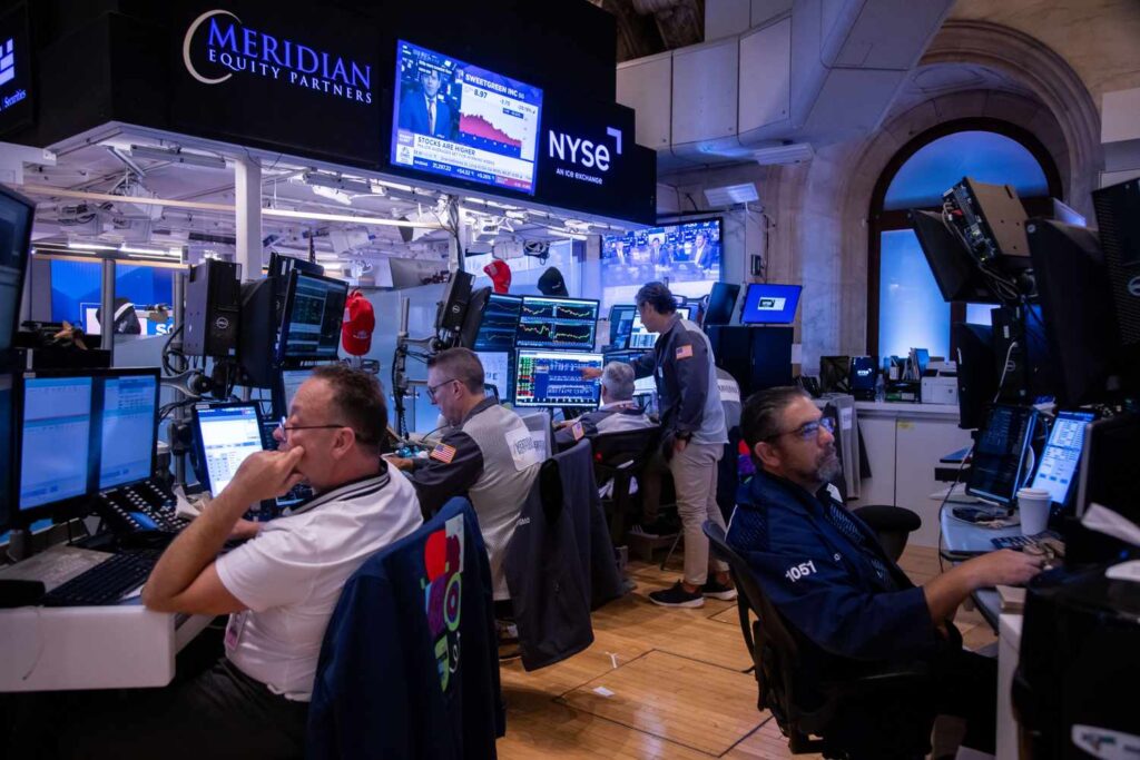 Apple Stock Extends Its Rise; The Trade Desk Craters After Earnings