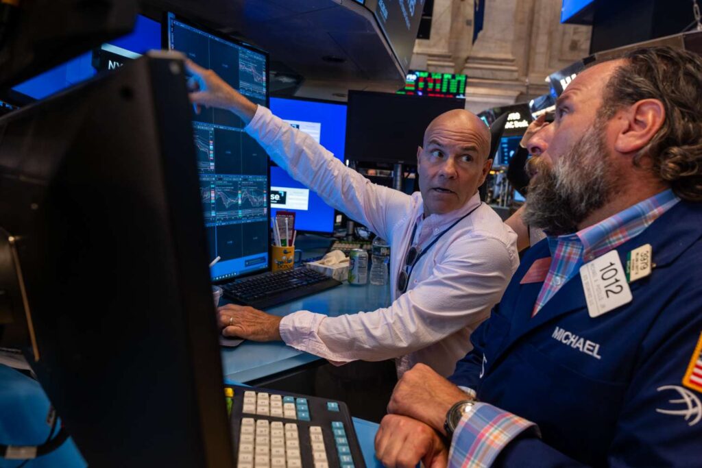 S&P 500, Nasdaq Fall as Tech Stocks Tumble; Dow Closes Little Changed After Touching All-Time High