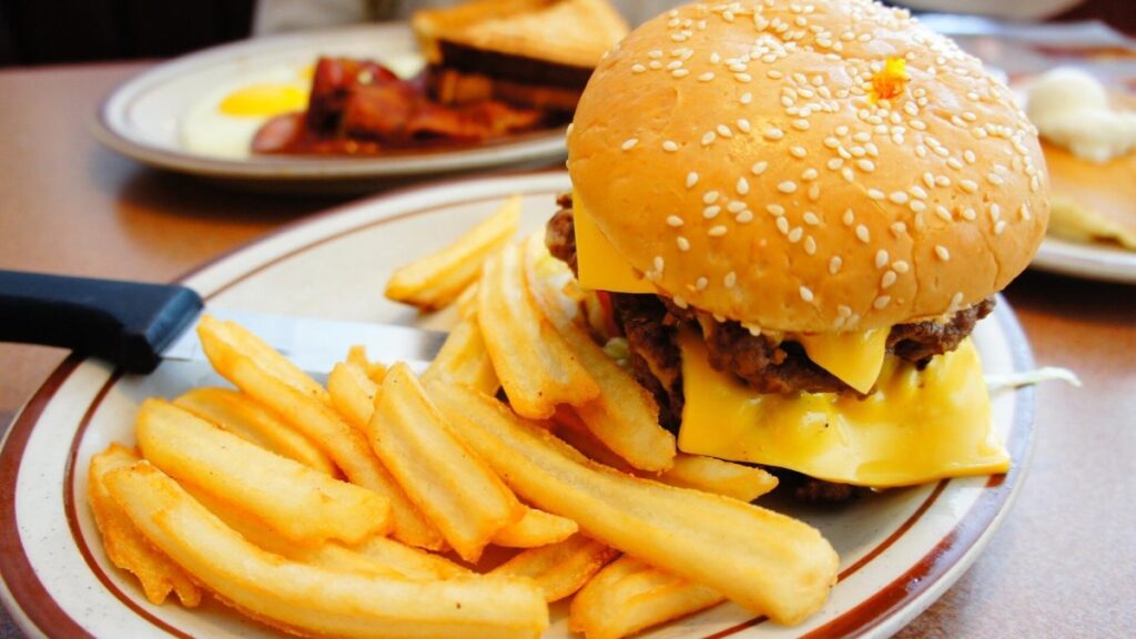 Famed fast-food burger chain closed 200 restaurants, no bankruptcy