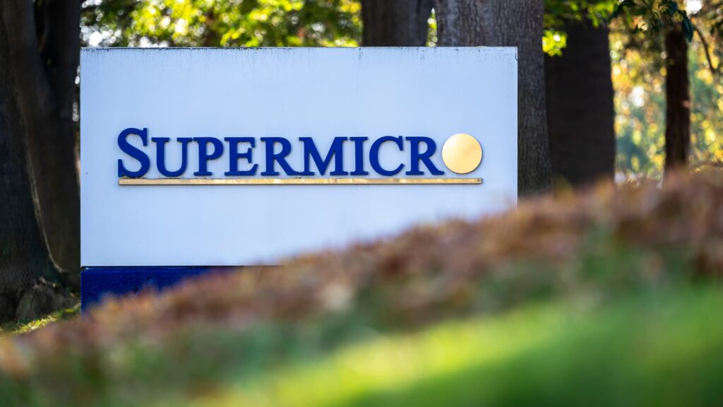 Super Micro stock sinks 18% after earnings, outlook disappoint