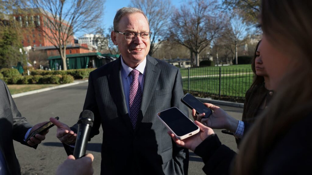 Trump White House struggles to justify firing of BLS chief