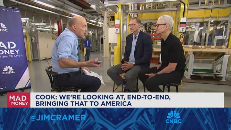 Apple CEO Tim Cook and Corning CEO Wendell Weeks sit down with Jim Cramer