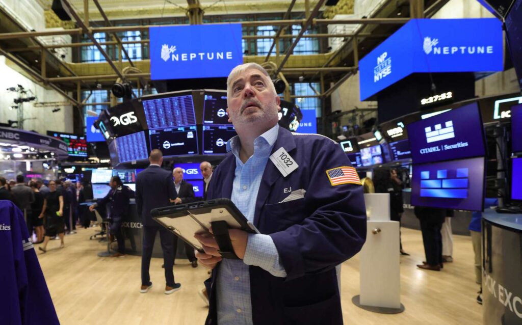 Dow, S&P 500, Nasdaq Hit New Records as Investors Continue to Shake Off Govt. Shutdown