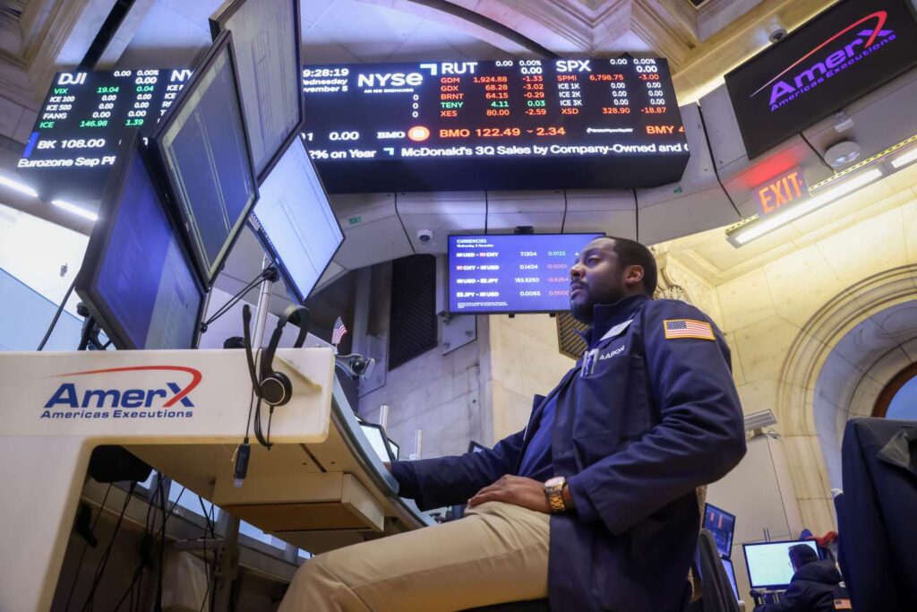 Stocks Surge on Optimism for Deal to End US Government Shutdown; Palantir Leads Tech Rebound