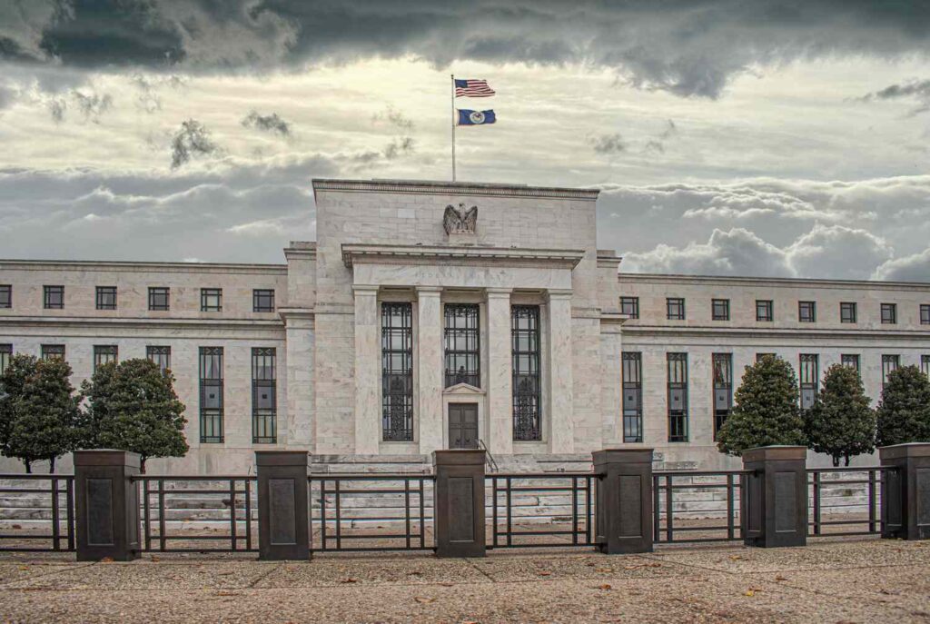 No Jobs Data, No Fed Meeting? The Central Bank's December Interest Rate Decision Just Got Harder