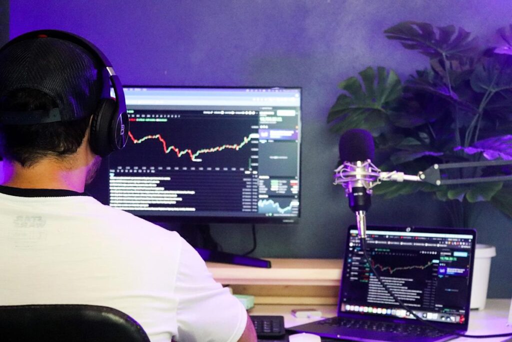 Reddit (RDDT) Soars 12% on Bargain-Hunting, Key Execs Dispose of Shares