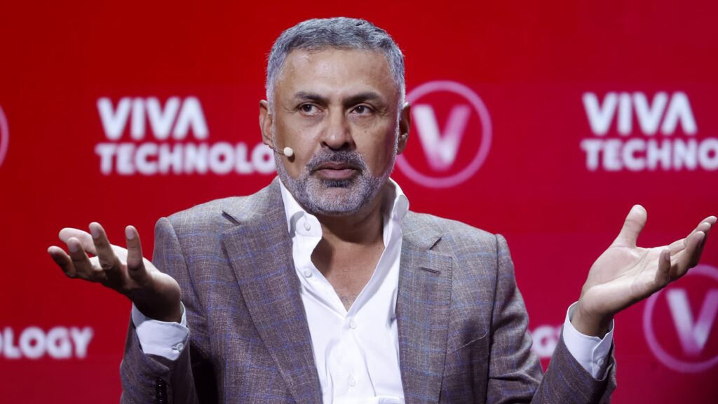 Street's bad call on Palo Alto – plus, two Club stocks reach new highs