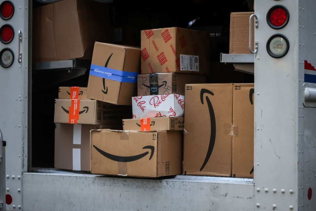 Cyber Monday Sales; Labor Market and Inflation Data; Earnings from Salesforce, CrowdStrike, and More