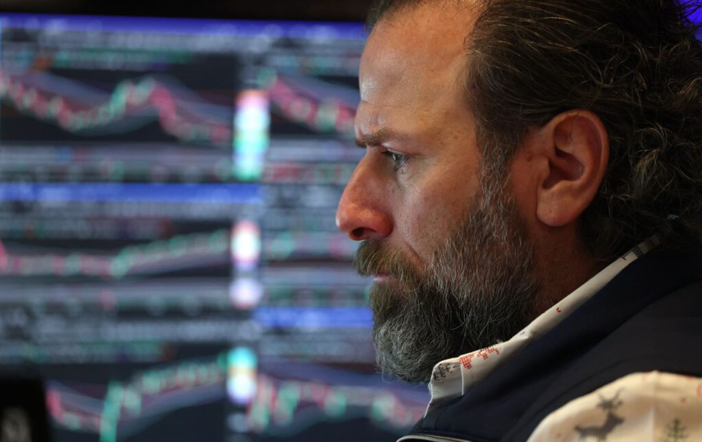 Stocks Retreat as Tech Shares Resume Slide; S&P 500, Dow on Pace for 4th Straight Loss