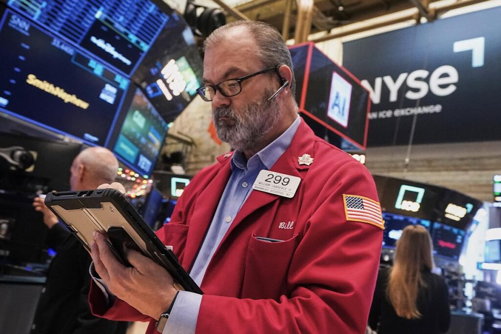 Dow, S&P 500, Nasdaq sink amid tech exodus on Wall Street