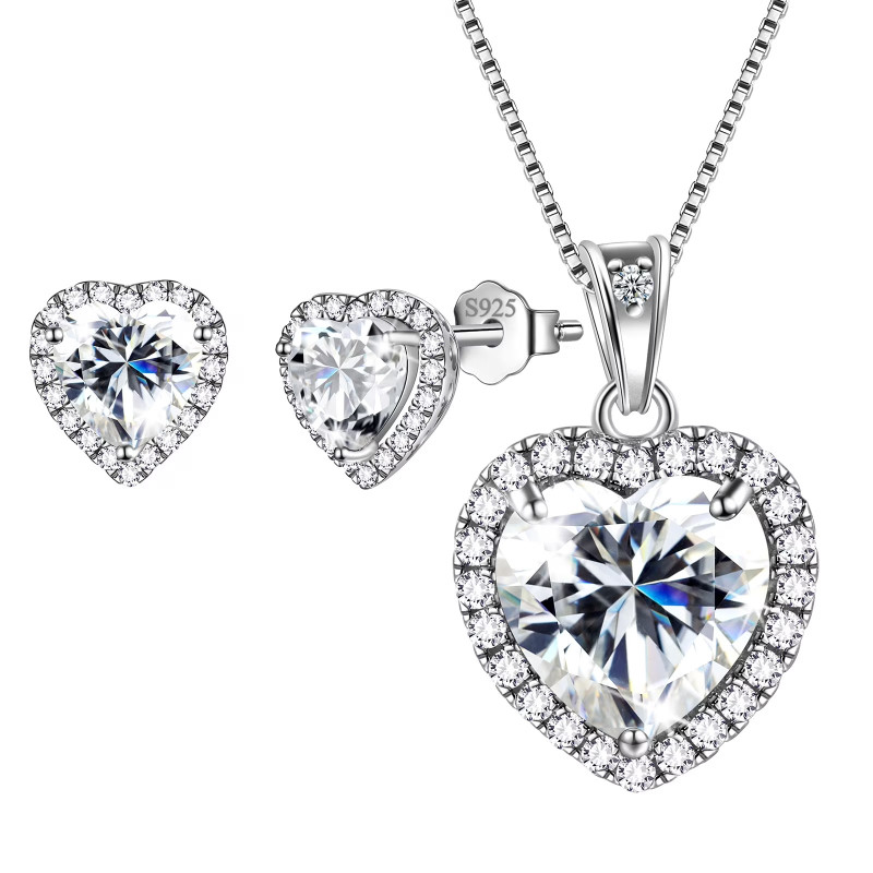 Walmart is selling a jewelry set for $20, and it's the perfect last-minute gift