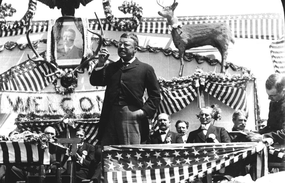 President Theodore Roosevelt addressing a crowd of people, circa 1903. (Photo by Fotosearch/Getty Images).
