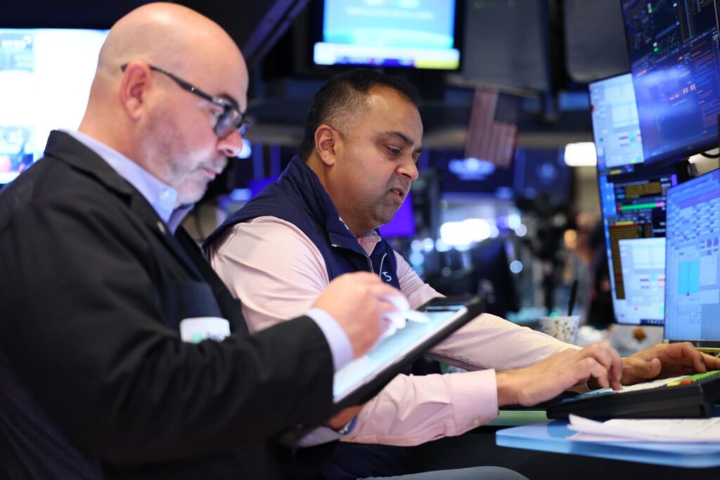 Stock Futures Rise as TSMC Leads Tech Rally; Oil Futures Slump as Trump Lowers Iran Tensions