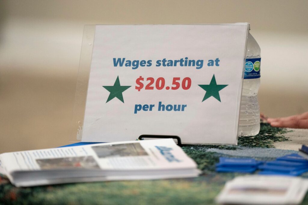 4 Things to Know About Earning $20 or Less an Hour in the US Right Now