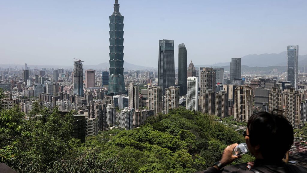 Asia markets trade mixed after Wall Street rallies