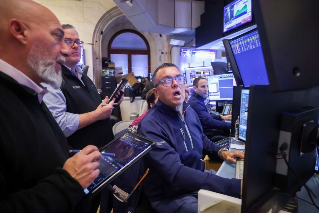 Stocks End Sharply Lower for 3rd Straight Day as Risk-Off Sentiment Grips Markets; Dow Sheds 600 Points, Bitcoin Plunges