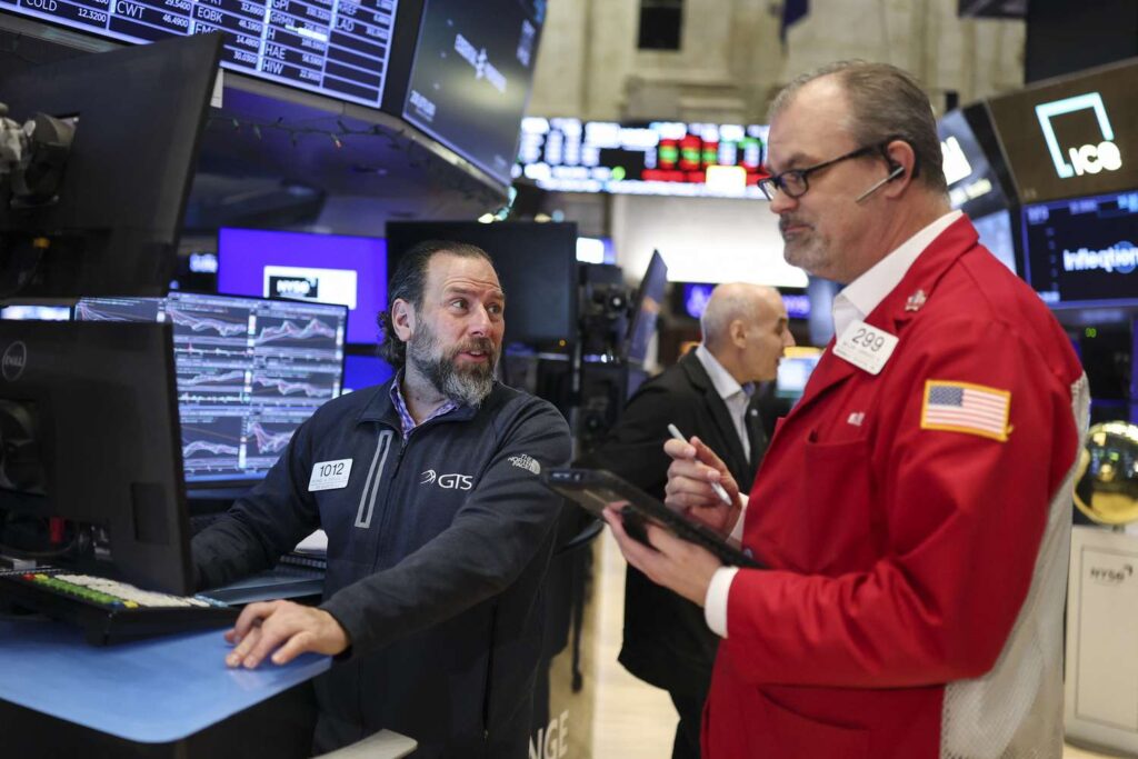 Tech Stocks Lead Markets Higher; Fed Minutes Reveal Deep Divisions Over Future Rate Cuts