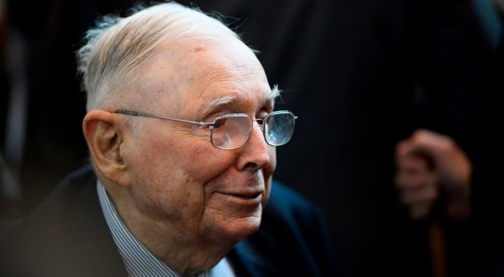 Charlie Munger said saving $100K creates the fast track to wealth, but here’s why just 20K can set you up for success