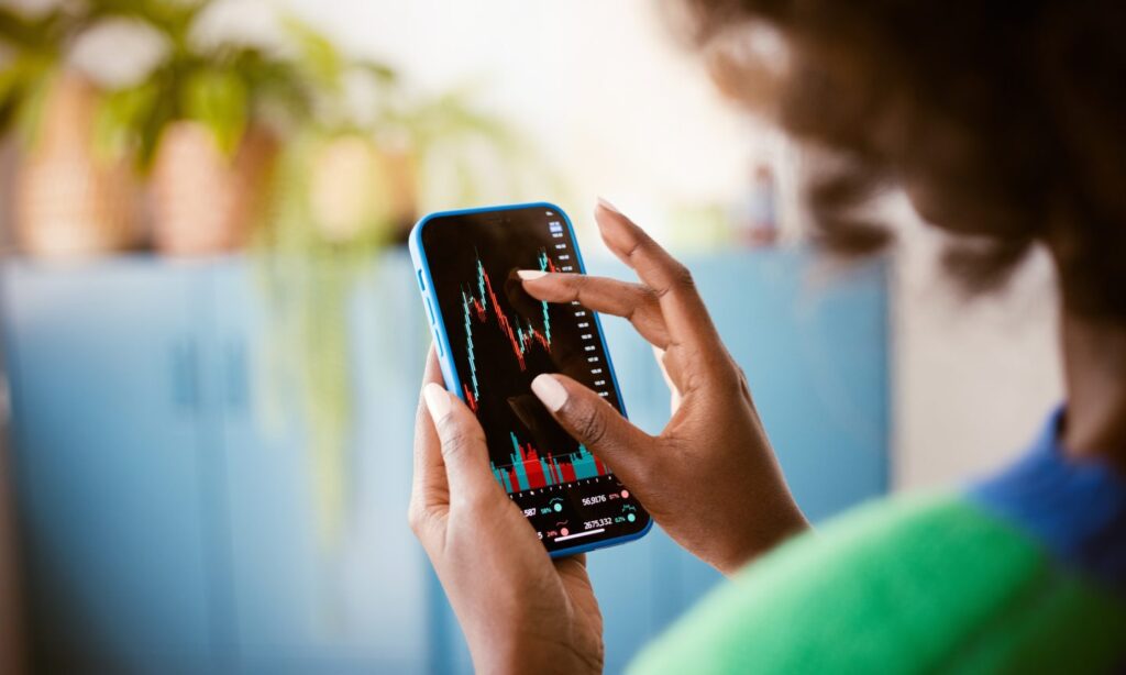 7 Highest-Yielding Monthly Dividend ETFs (and Their Pros and Cons)