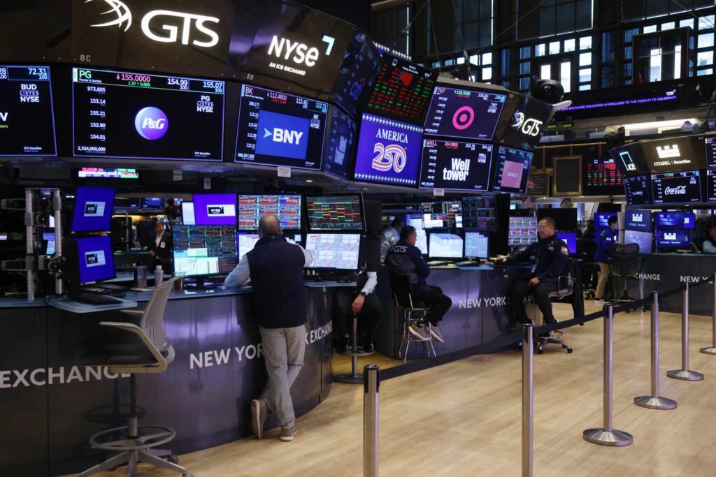 Stocks Erase Steep Losses as Trump Says 'War Is Very Complete,' Oil Turns Lower